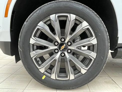 New 2026 Chevrolet Suburban High Country image 8