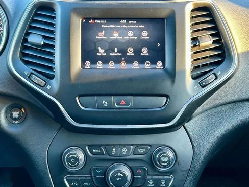 Used 2019 Jeep Cherokee Latitude Plus w/ Cold Weather Group image 20