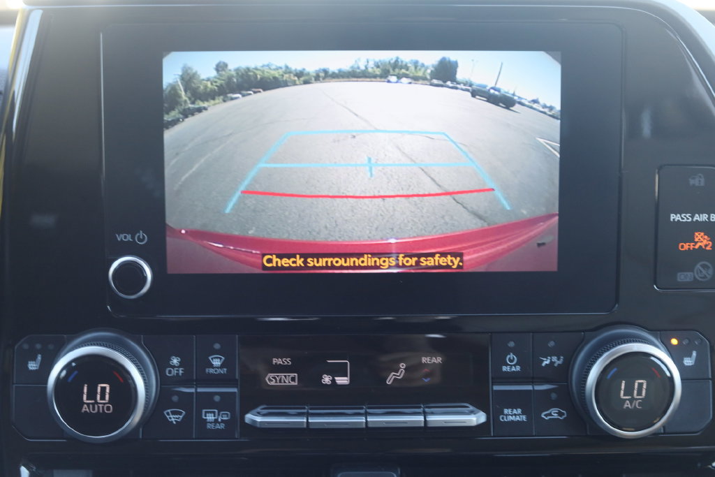 Used 2023 Toyota Highlander XLE AWD/4WD image 13