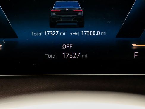 Used 2025 BMW 760i xDrive image 18