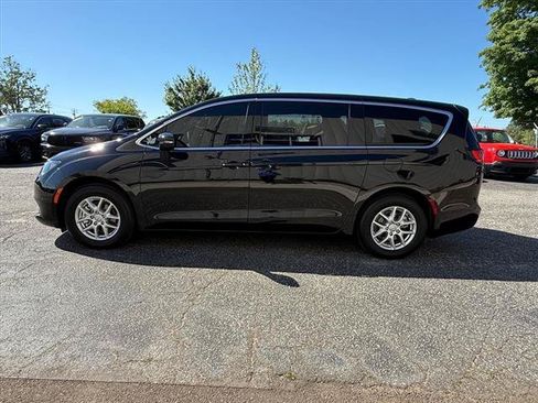 Used 2025 Chrysler Voyager LX FWD image 24