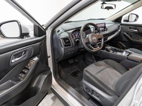 Used 2024 Nissan Rogue SV FWD image 12