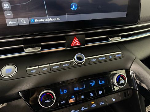 Used 2024 Hyundai Elantra SEL w/ Convenience Package image 19