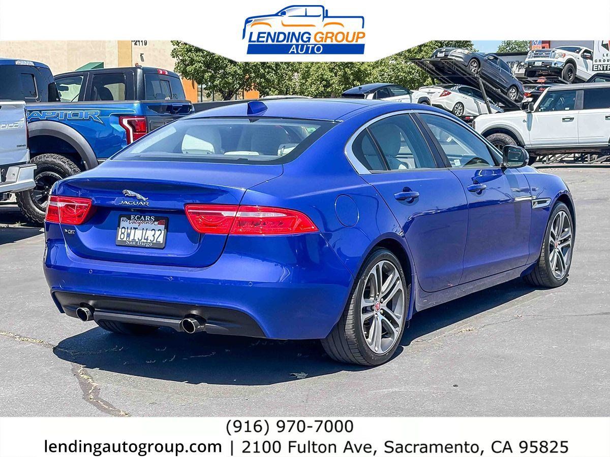 Used 2017 Jaguar XE Premium RWD image 4