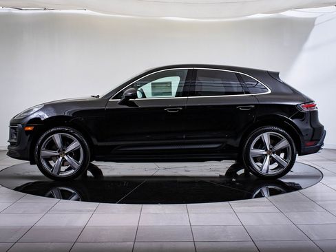 Certified 2025 Porsche Macan image 2