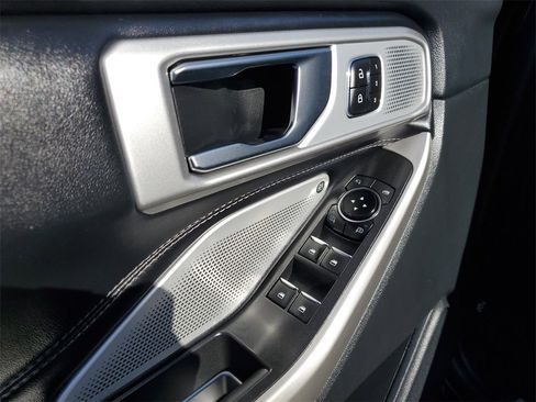 Used 2022 Ford Explorer Limited w/ Limited Technology Package image 24