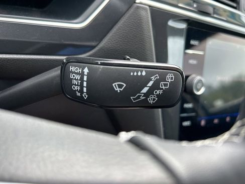 Used 2023 Volkswagen Tiguan SE image 29