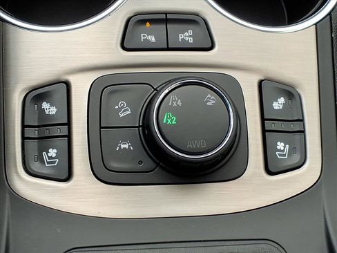 Used 2023 GMC Terrain Denali w/ Black Diamond Edition image 19