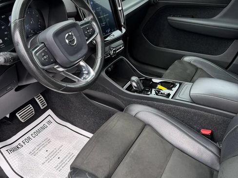 Used 2020 Volvo XC40 T4 R-Design w/ Protection Package FWD image 10