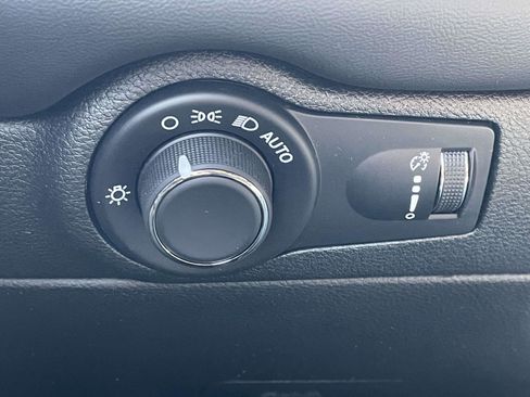 Used 2024 Dodge Durango SXT image 11