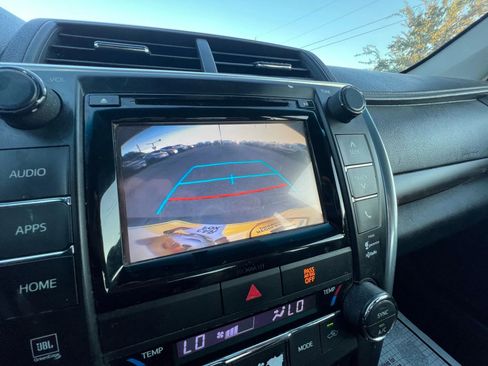 Used 2017 Toyota Camry XLE image 17