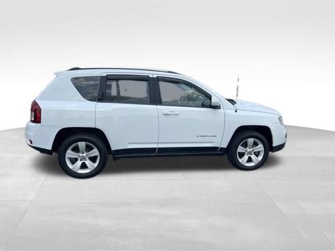 Used 2014 Jeep Compass Latitude w/ Sun/Sound Group AWD/4WD image 8