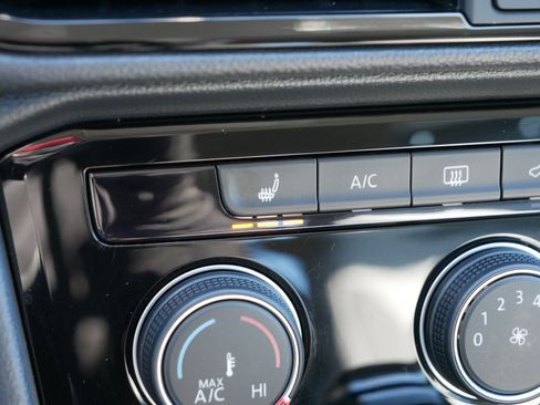 Used 2023 Volkswagen Taos SE image 28