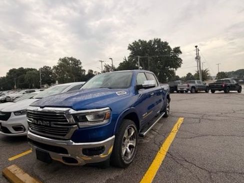 Used 2019 RAM 1500 Laramie AWD/4WD image 1