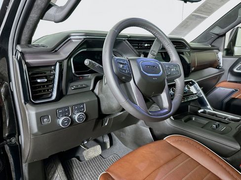 Used 2025 GMC Sierra 3500 Denali Ultimate AWD/4WD image 10
