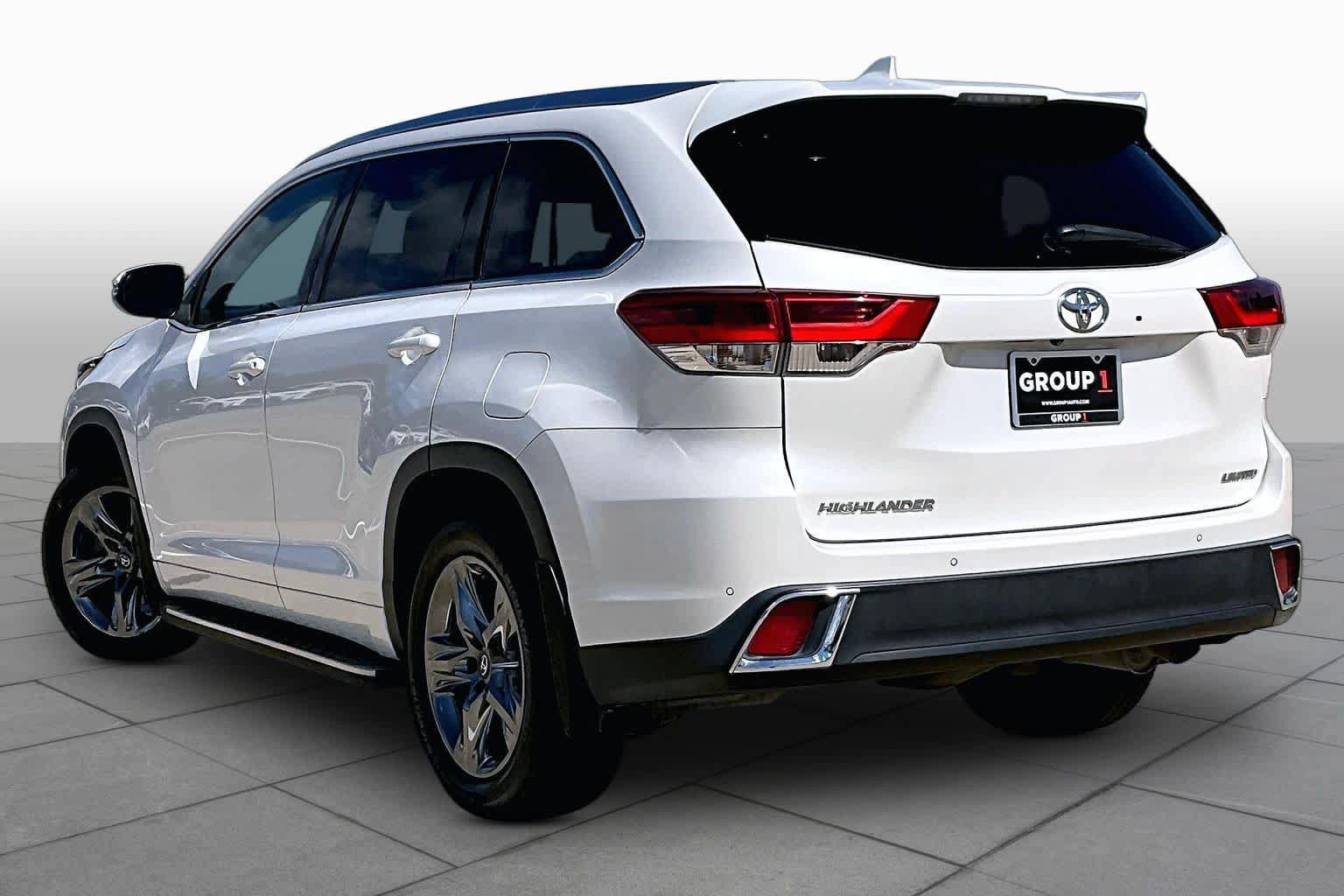 Used 2017 Toyota Highlander Limited Platinum FWD image 11