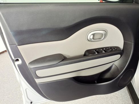 Used 2017 Kia Soul + FWD image 27