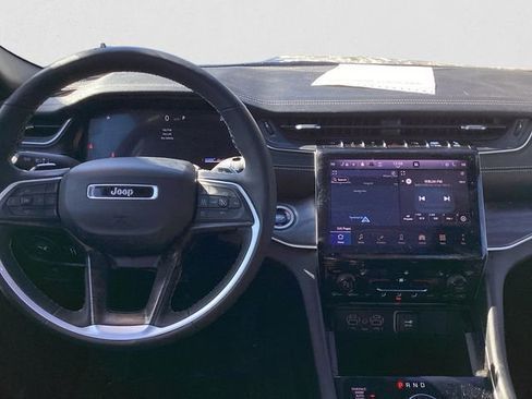 Used 2024 Jeep Grand Cherokee Limited w/ Black Appearance Package image 9