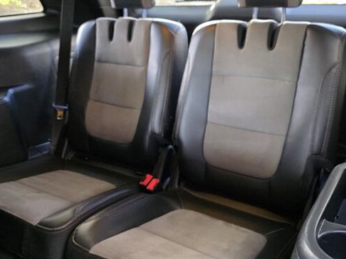 Used 2017 Ford Explorer XLT w/ Equipment Group 202A image 12