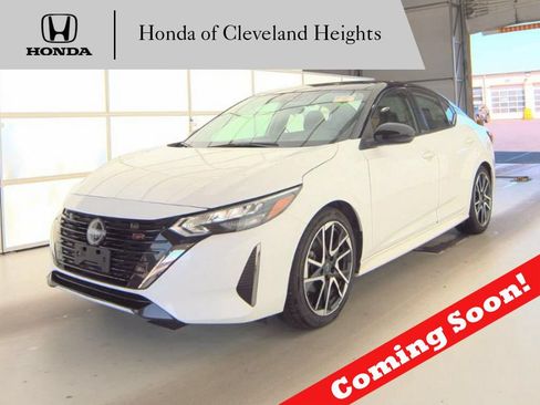 Used 2025 Nissan Sentra SR FWD image 1