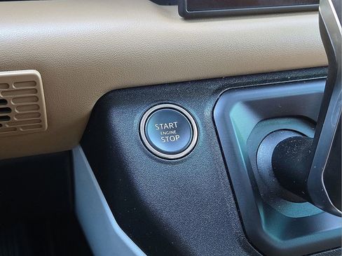 Used 2025 Land Rover Defender 110 X-Dynamic SE image 29