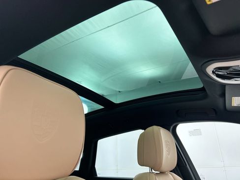 Certified 2026 Porsche Macan AWD/4WD image 21