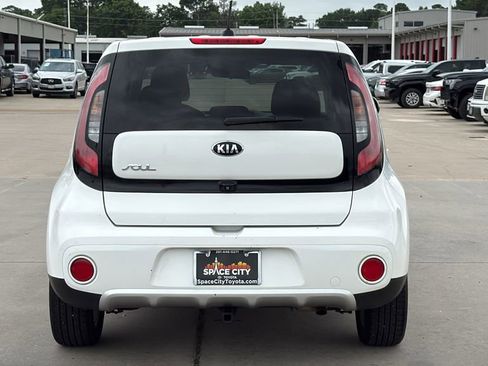 Used 2018 Kia Soul + FWD image 4