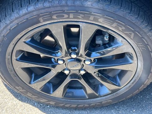 Used 2019 Jeep Grand Cherokee Altitude AWD/4WD image 10