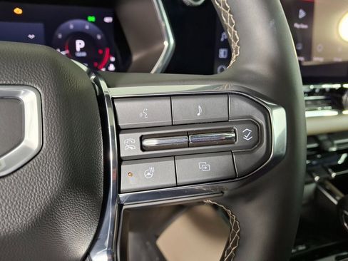 Used 2024 GMC Canyon Denali image 17