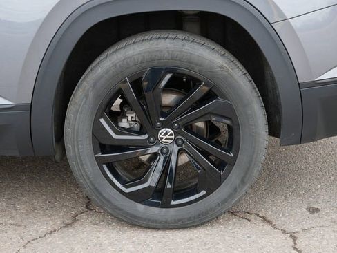 Certified 2023 Volkswagen Atlas SE w/ Black Wheel Package image 10