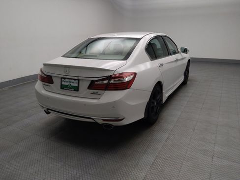 Used 2017 Honda Accord Touring image 9