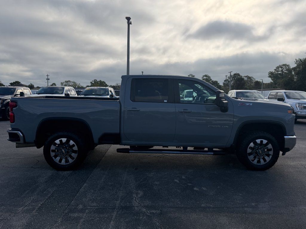 Used 2024 Chevrolet Silverado 2500 LT w/ All Star Edition AWD/4WD image 5