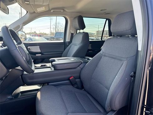 Certified 2025 Ford Expedition Active image 17