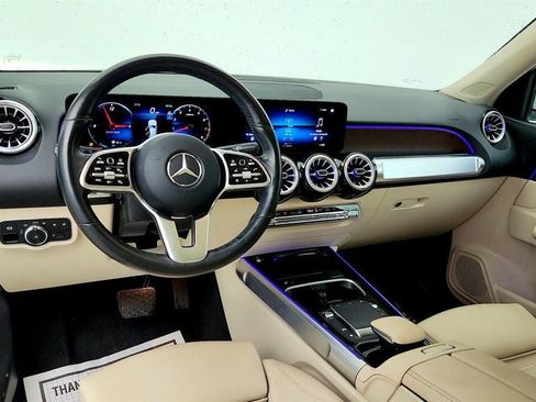 Used 2023 Mercedes-Benz GLB 250 4MATIC w/ Premium Package image 12