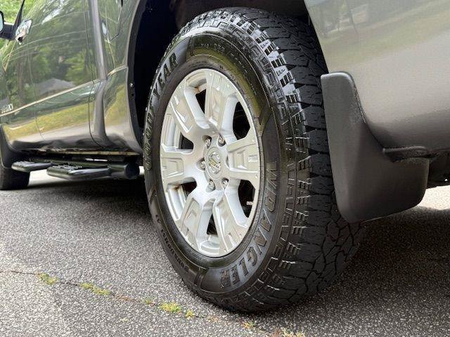 Used 2021 Nissan Titan SV w/ SV Convenience Package RWD image 40