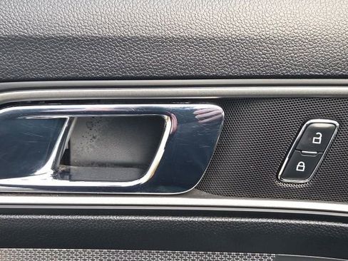 Certified 2019 Ford Explorer XLT w/ Equipment Group 202A image 23