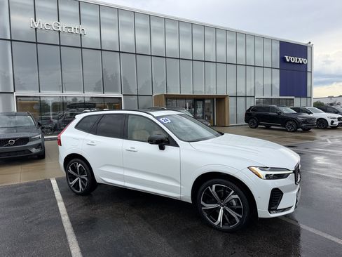 Used 2024 Volvo XC60 B5 Ultimate w/ Protection Package Premier AWD/4WD image 3