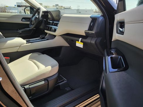 New 2026 Nissan Pathfinder SL image 13