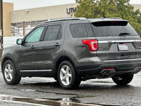 Used 2018 Ford Explorer XLT w/ Equipment Group 202A image 7