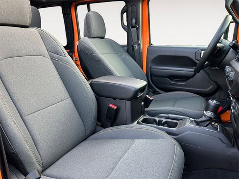 Used 2025 Jeep Wrangler Sport image 15