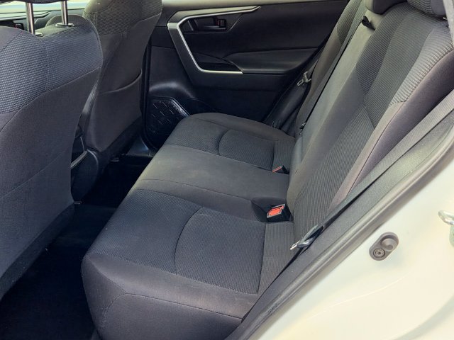 Used 2021 Toyota RAV4 LE FWD image 12