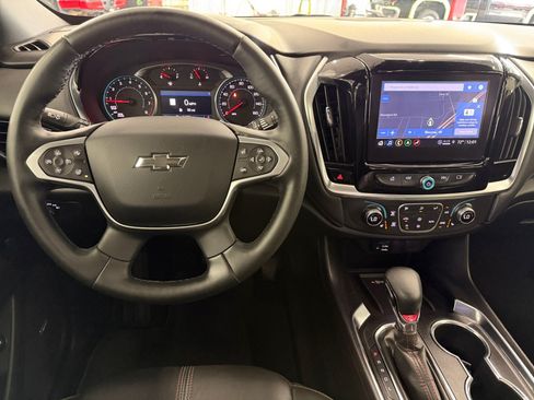 Used 2023 Chevrolet Traverse RS AWD/4WD image 14