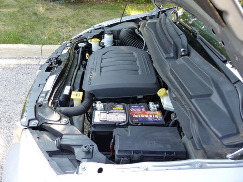 Used 2019 Dodge Grand Caravan SE FWD image 16
