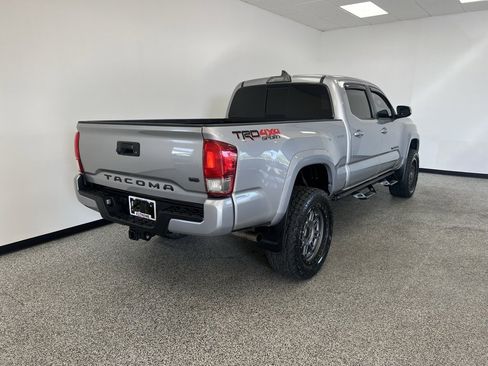 Used 2017 Toyota Tacoma TRD Sport image 19