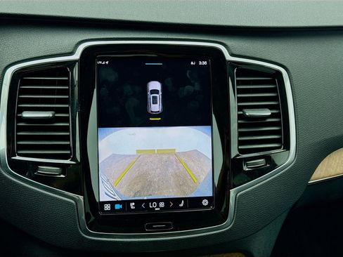 Used 2023 Volvo XC90 T8 Plus w/ Protection Package Premier image 10