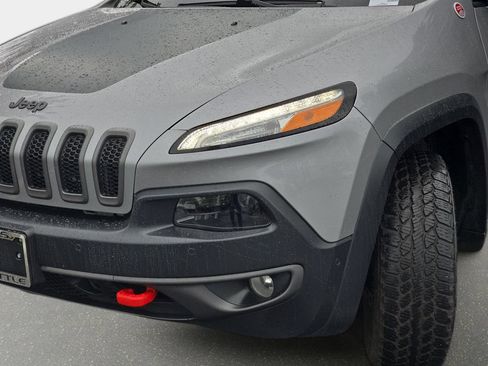 Used 2018 Jeep Cherokee Trailhawk w/ Quick Order Package 27L AWD/4WD image 34