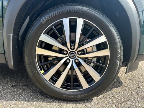 New 2025 Nissan Pathfinder Platinum w/ Cargo Package image 12