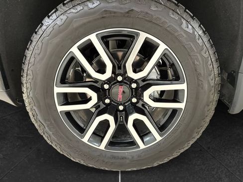Used 2022 GMC Sierra 1500 AT4 w/ AT4 Preferred Package AWD/4WD image 9