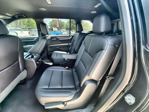 Certified 2026 GMC Acadia Elevation w/ Elevation Premium Package FWD image 24