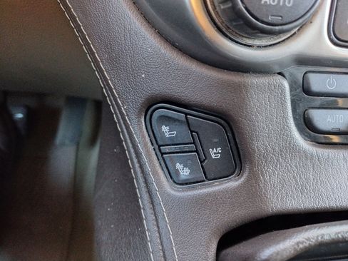 Used 2016 Chevrolet Suburban LTZ image 33